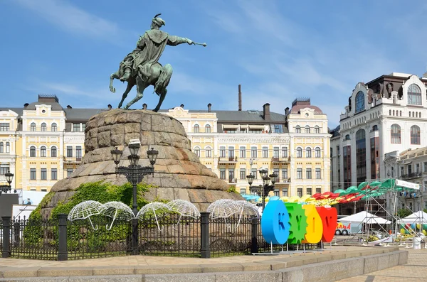 Famous monument of the Ukrainian hetman — Stock Photo, Image