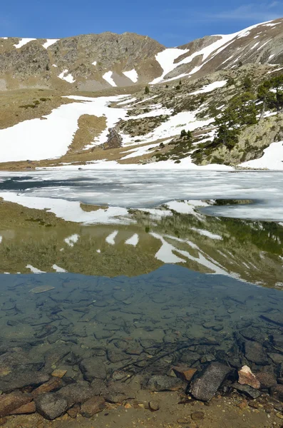 Lago glacial en el valle de Madriu-Perafita-Claror — Foto de Stock