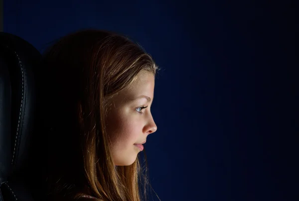 Teenage girl in darkness — Stock Photo, Image