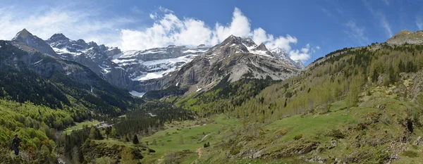 Bahar panoramik Gavarnie cirque — Stok fotoğraf