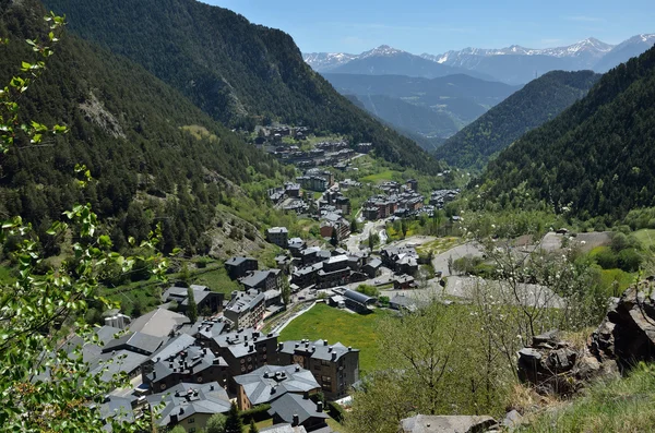 Vista primaverile della località ciclabile Arinsal — Foto Stock