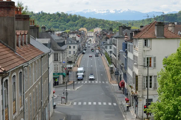 Franse stad pau tegen de winter Pyreneeën — Stockfoto