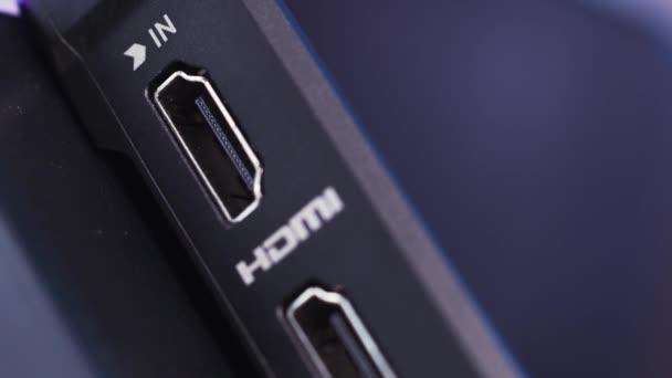 Connecteur HDMI d'un appareil, vue rapprochée. L'action. Prise pour le câble HDMI, concept de technologies électroniques. — Video