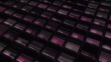 Güç kaynağı kontrol panelinin soyut görüntüsü. Animasyon. Enerji iletimini gösteren dijital ekran, pürüzsüz döngü. 