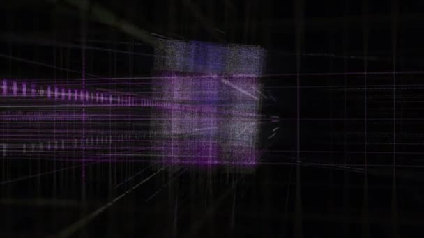 Grille numérique abstraite en forme de boîte rotative, boucle transparente. Animation. Figurine violette virtuelle de cubes 3D constitués de particules chatoyantes isolées sur fond noir. — Video