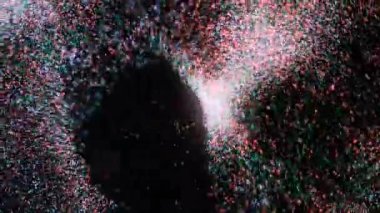 Çok renkli parçacıkların girdabı. Animasyon. Renkli parçacıkların girdabı karıştırıcıdaymış gibi hareket eder. Renkli toz motorları siyah arkaplanda mikser gibi uçar