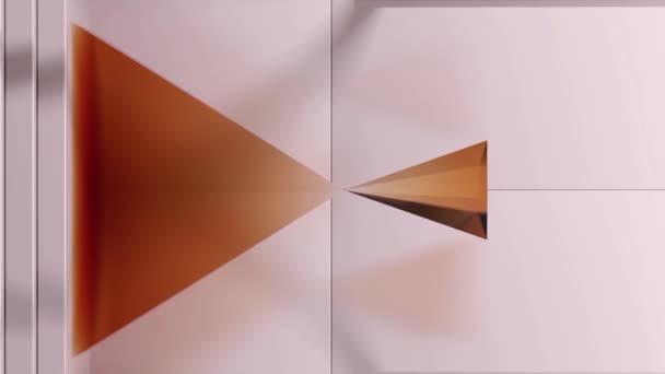 Witte en gouden abstractie met één grote driehoek en een kleine roterende piramide. Animatie. Twee figuren met de toppen gericht op elkaar op witte achtergrond met gouden metalen streep. — Stockvideo