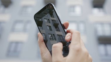 Telefon ekranında 4K video çekimi. Başla. Modern telefonda profesyonel atış kalitesi. 4k çözünürlük ve farklı uzaklık kipleriyle yeni telefon çekimleri