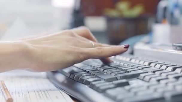 Close-up of woman typing on keyboard. Action. Beautiful female hands with manicure quickly type on keyboard. Woman accountant or writer types on keyboard — Stock Video