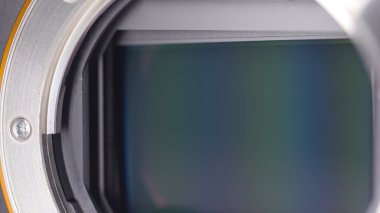 Kamera matrisine yakın çekim. Başla. Çıkarılabilir lensler için profesyonel kamera matrisi. Fotoğraf ve video çekimi için profesyonel kamera detayları