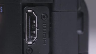 Profesyonel kamera detaylarını kapatın. Başla. Kameranın HDMI bağlantısı, teknoloji kavramı.