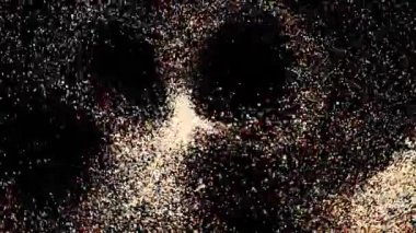 Manyetik alanın etkisi altında, karanlık arka planda uçan soyut uzay tozu. Animasyon. Küçük parçacıklar daireler oluşturuyor ve hızlı hareket ediyorlar, kusursuz döngü..