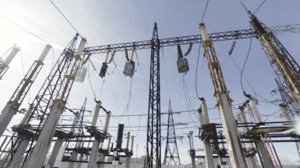 Bottom view of a power electricity lines on blue sky background. Action. High voltage electricity power line, providing cities with electricity. — Stock Video