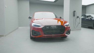 Almanya, Berlin - Mart 2021: Güzel yeni Audi arabası. Başla. Audi 'nin yeni araba modeli. Şık dış tasarımı ve güçlü motoru olan yeni bir araba.