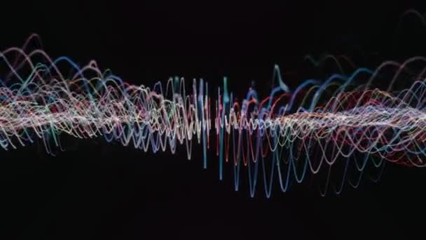 Žhnoucí barevný spirálový tvar se otáčí izolovaně na černém pozadí. Animace. Točí krásné zvukové vlny, bezešvé smyčky. — Stock video
