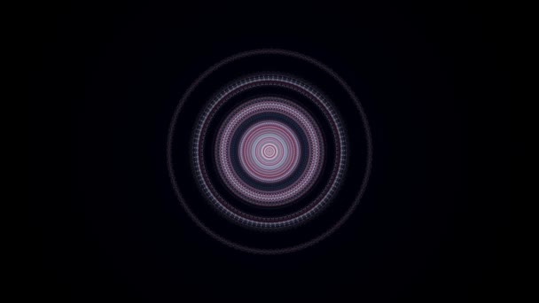 画面の中央から四方に広がる、点滅する紫色のリングのダイナミックな動き。アニメーション。黒い背景にライラック点滅する円、シームレスなループ. — ストック動画
