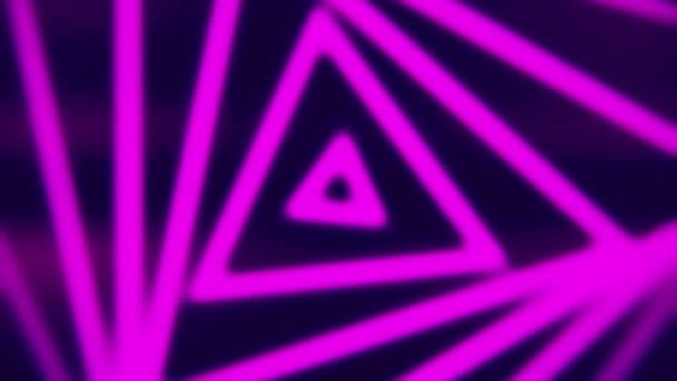Абстрактний фон з трикутниками, що перетворюються на чорному тлі. Анімація. Мінімальний дизайн руху з розмитою яскраво-рожевою оптичною ілюзією з трикутниками, безшовна петля . — стокове відео