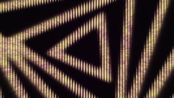 세 개의 밝은 삼각형 패턴. 애니메이션. 전기 다이오드 패턴의 배경은 움직이는 삼각 나선이다. 검은 배경에서 삼각형 모양의 나선을 천천히 꼬고 있는 모습 — 비디오