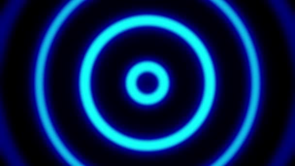 최면을 하는 밝은 원은 중심으로 이동 합니다. 애니메이션. 네온 고리가 달린 최면술 애니메이션, 검은 배경 위에서 움직이고 있습니다. 원들은 중심에 있는 눈에 최면을 걸죠 — 비디오