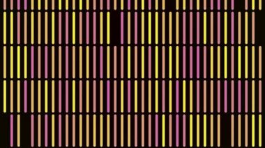Soyut pembe ve sarı dikey aynı boyut segmentleri siyah arkaplanda, dipsiz döngü. Animasyon. Basit bir video oyunu arayüzüne benzeyen renkli satırlar.