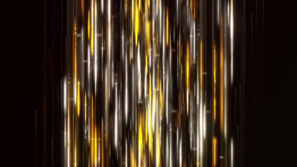Абстрактная энергетическая колонна из золотых и белых сияющих лучей на черном фоне, бесшовная петля. Анимация. Двигаясь медленно красивыми линиями. — стоковое видео