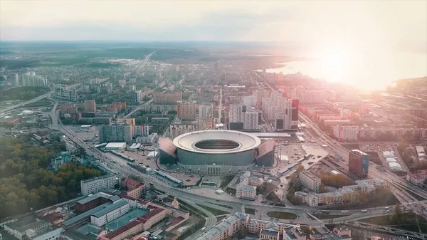 Rusko, Kateřinburg, letecký výhled na centrální stadion a okolní domy. Video. Centrální ulice města a architektura. — Stock fotografie