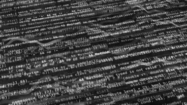 Program metninden siyah beyaz arkaplan. Animasyon. Siyah arkaplanda değişen karakterleri içeren sağlam metin programla. Metin kodları ve şifrelerle programlama