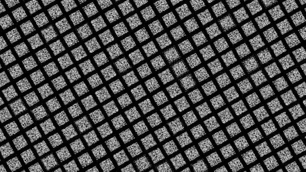 Abstracte diagonale rijen van vierkant gevormde zwart-witte QR-codes die langzaam bewegen op zwarte achtergrond. Animatie. Concept van digitale informatie, monochroom. — Stockvideo