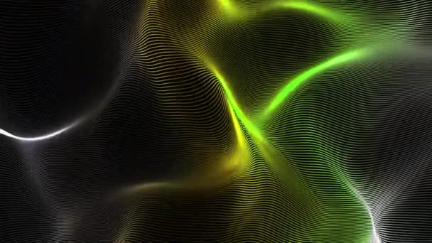 Ondas abstractas de fibras estrechas curvadas y en movimiento suave, lazo sin costuras. Moción. Textura transparente verde, amarilla y blanca sobre fondo negro. — Vídeos de Stock