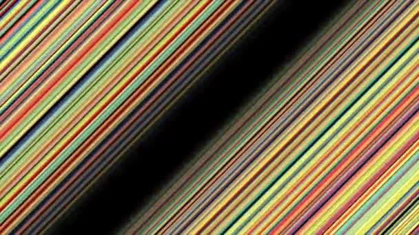 Rayas diagonales espejadas que provienen del espacio negro y se extienden en las diferentes direcciones. Animación. Líneas estrechas coloridas paralelas que fluyen lentamente, lazo sin costuras. — Vídeo de stock
