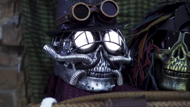 Close up of skulls in a steampunk style at the flea market. Art. Scary metal decorative stylized skulls with glasses outdoors in the street. — Stock Video