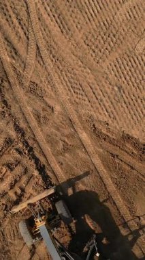 İnşaat alanındaki not düzeyi gelecekte kalkınma için düz bir yüzey yaratıyor.