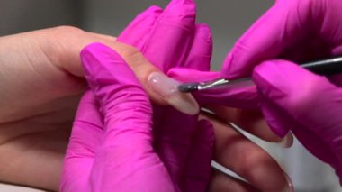 Kapalı Acrylic Nail Heykel Fırça ve Pembe Eldivenler Uzantı İçin Uygulama Yapıcı. Medya.