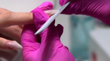 Kapanış Çivisi, tampon darbeleriyle pürüzsüz kenarlar ve Temiz Silüet İçin Yeniden Tazeleme Yarışması. Medya.