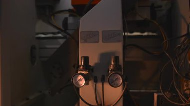 Çift Basınç Ölçümleri ve Kablo Karışık Kontrol Paneli, Isınma Atölyesi Işıklandırma, İzleme İstasyonu. Medya