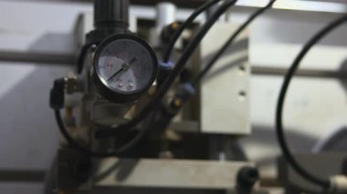 Kapatma Basınç Göstergesi ve Boru, İğne Okuma Hareketi, Örgülü Hortumlar, Düzenleyici Uygulamalar, Kesinlik. Medya