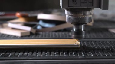 Süslü Pervazlar, Yüksek Hız Kesiciyle Bitiş Geçidi, Atölye Aletleri ve Yedek Profilleri. Medya