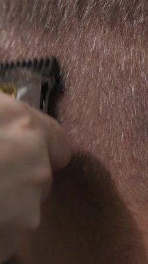 Taraklı Kafkas Adam Taraklı ve Süslü Berber Tarafsız Salon Aydınlatıcısı. Medya.