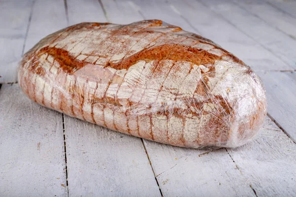 Хороший Хлеб Завернутый Пластиковую Обертку Еда Подготовлена Транспортировки Светлый Фон Стоковое Изображение
