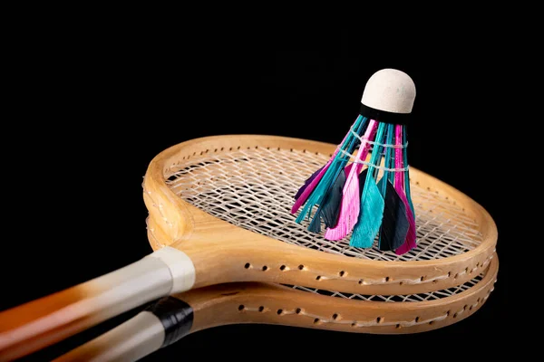 Badminton Shuttledoffers Houten Peddels Accessoires Voor Amateurspelletjes Tijdens Vakantie Donkere — Stockfoto