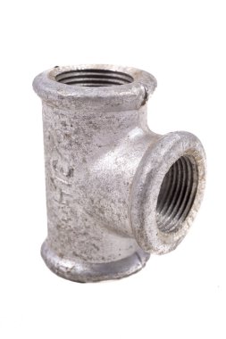 Metal hidrolik tişört. Su borularını bağlamak için kullanılan bir alet. Hafif arkaplan.