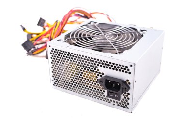 Bilgisayarlar için elektrik kaynağı. Bilgisayarların tamirinde kullanılan elektrikli aksesuarlar. Hafif arkaplan.
