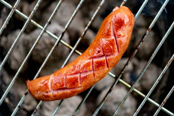 Leckere Grillwurst Gebackene Kruste Von Köstlichkeiten Auf Einem Hausgemachten Grill — Stockfoto