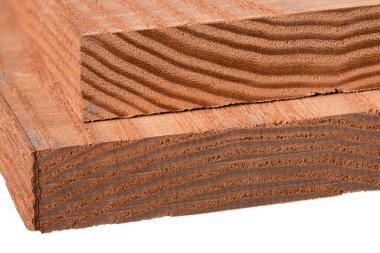 Kırmızı renkli bir kül tablası. Marangozhanede mabli yapımında kullanılan malzeme. İzole edilmiş arkaplan.