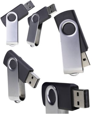 Metal saplı USB flaş bellek. Bilgisayar veri depolama cihazı. İzole edilmiş arkaplan.