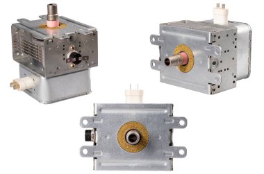 Mikrodalga radyasyon üreten bir cihaz. Mikrodalga için yedek parça. İzole edilmiş arkaplan.