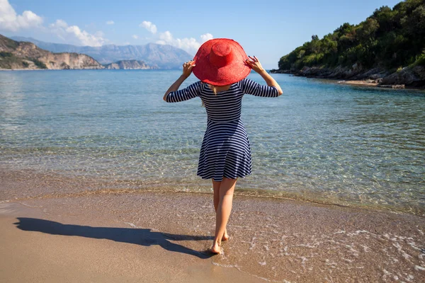 女性と海 — ストック写真