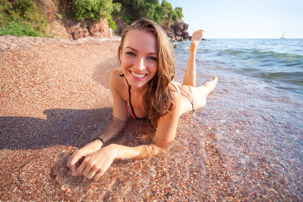 Frau und Meer — Stockfoto