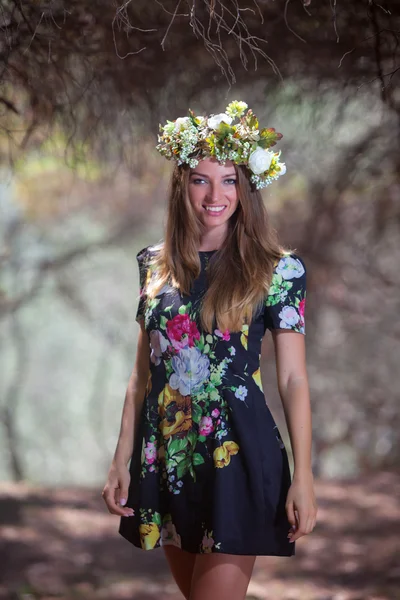 Woman and olive forest — Stock Photo, Image