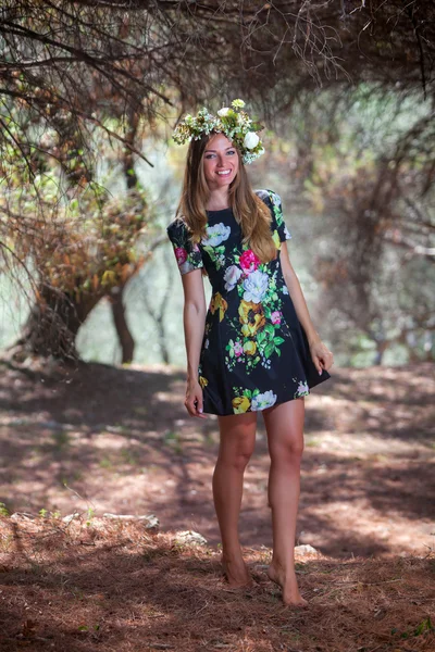 Woman and olive forest — Stock Photo, Image